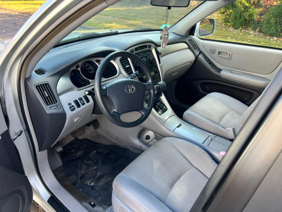 2004 Toyota Highlander 4dr V6 w/3rd Row, available for sale in East Windsor, Connecticut | STS Automotive. East Windsor, Connecticut 2004 Toyota Highlander 4dr V6 w/3rd Row, available for sale in East Windsor, Connecticut | STS Automotive. East Windsor, Connecticut