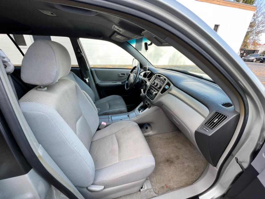 2004 Toyota Highlander 4dr V6 w/3rd Row, available for sale in East Windsor, Connecticut | STS Automotive. East Windsor, Connecticut 2004 Toyota Highlander 4dr V6 w/3rd Row, available for sale in East Windsor, Connecticut | STS Automotive. East Windsor, Connecticut