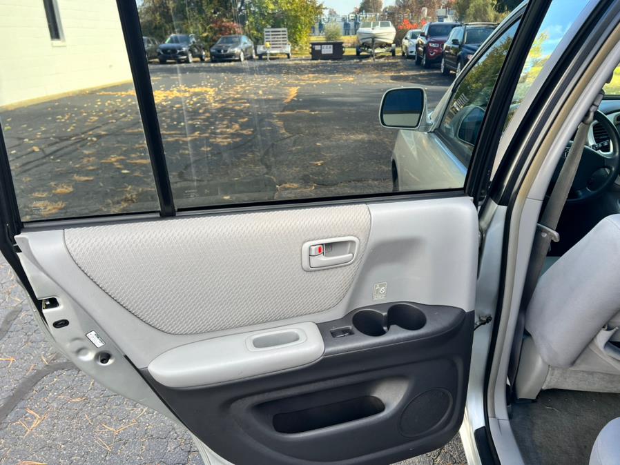 2004 Toyota Highlander 4dr V6 w/3rd Row, available for sale in East Windsor, Connecticut | STS Automotive. East Windsor, Connecticut 2004 Toyota Highlander 4dr V6 w/3rd Row, available for sale in East Windsor, Connecticut | STS Automotive. East Windsor, Connecticut