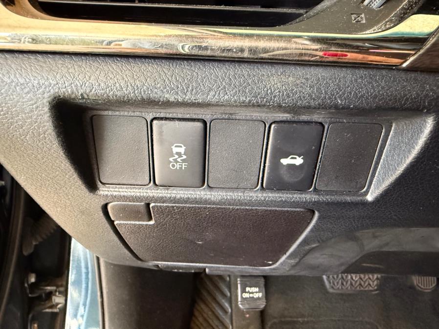 2016 Toyota Avalon 4dr Sdn XLE (Natl), available for sale in West Hartford, Connecticut | AutoMax. West Hartford, Connecticut 2016 Toyota Avalon 4dr Sdn XLE (Natl), available for sale in West Hartford, Connecticut | AutoMax. West Hartford, Connecticut