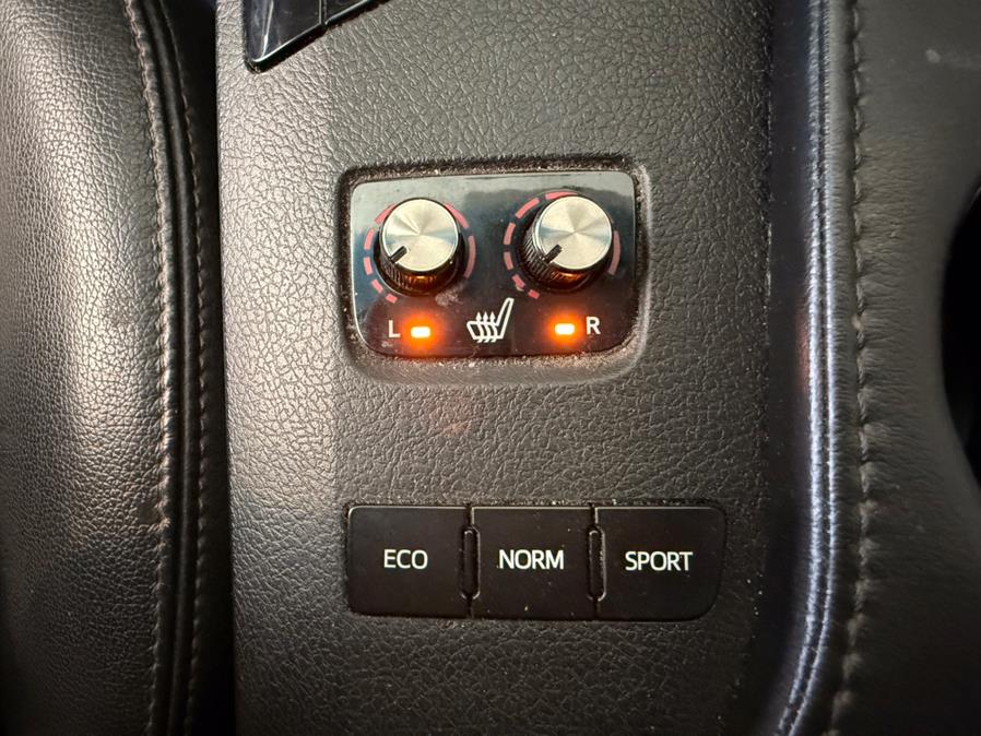 2016 Toyota Avalon 4dr Sdn XLE (Natl), available for sale in West Hartford, Connecticut | AutoMax. West Hartford, Connecticut 2016 Toyota Avalon 4dr Sdn XLE (Natl), available for sale in West Hartford, Connecticut | AutoMax. West Hartford, Connecticut