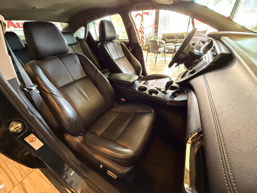 2016 Toyota Avalon 4dr Sdn XLE (Natl), available for sale in West Hartford, Connecticut | AutoMax. West Hartford, Connecticut 2016 Toyota Avalon 4dr Sdn XLE (Natl), available for sale in West Hartford, Connecticut | AutoMax. West Hartford, Connecticut