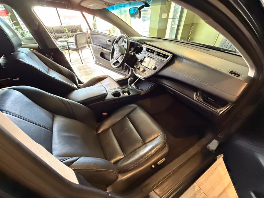2016 Toyota Avalon 4dr Sdn XLE (Natl), available for sale in West Hartford, Connecticut | AutoMax. West Hartford, Connecticut 2016 Toyota Avalon 4dr Sdn XLE (Natl), available for sale in West Hartford, Connecticut | AutoMax. West Hartford, Connecticut