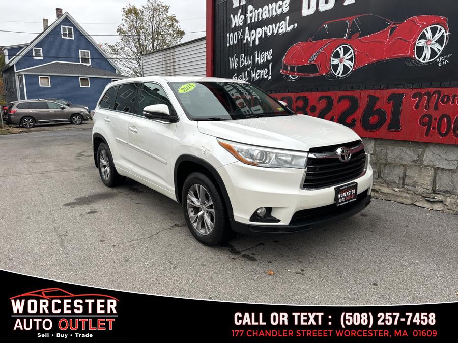 Used 2015 Toyota Highlander in Worcester, Massachusetts | Worcester Auto Outlet LLC. Worcester, Massachusetts