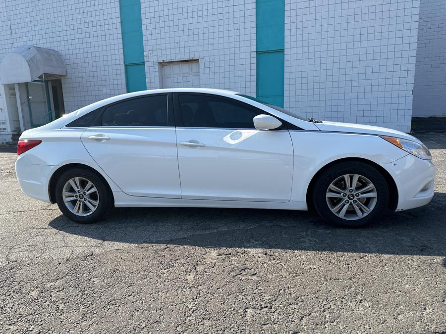 Used 2013 Hyundai Sonata in Milford, Connecticut | Dealertown Auto Wholesalers. Milford, Connecticut