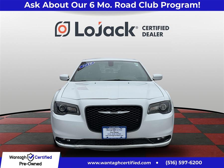 Used 2019 Chrysler 300 in Wantagh, New York | Wantagh Certified. Wantagh, New York