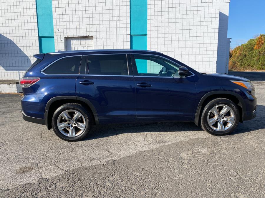 Used 2016 Toyota Highlander in Milford, Connecticut | Dealertown Auto Wholesalers. Milford, Connecticut