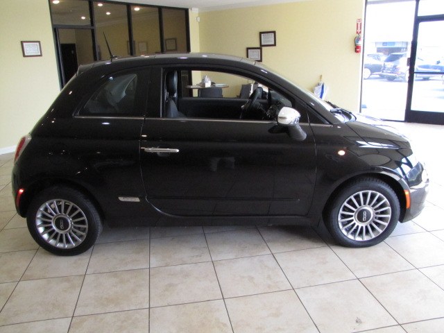 2013 FIAT 500 Lounge photo 2