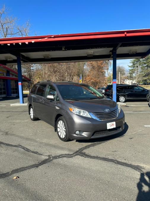 Used 2015 Toyota Sienna in Windsor Locks, Connecticut | JANNA MOTORS LLC. Windsor Locks, Connecticut