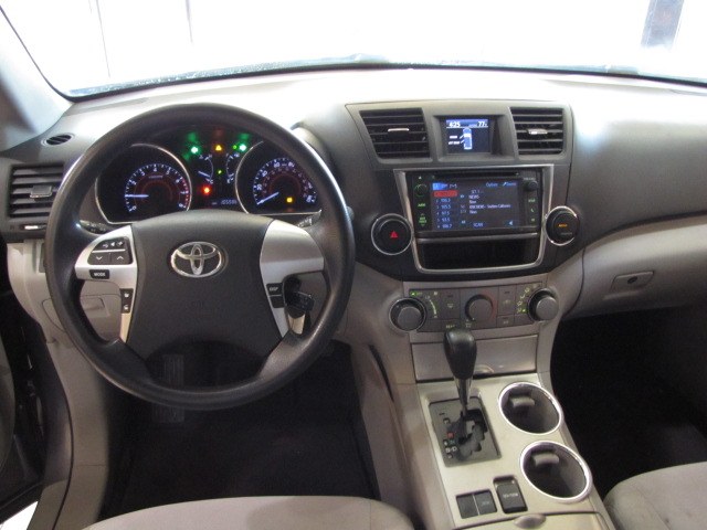 2013 Toyota Highlander null photo 5