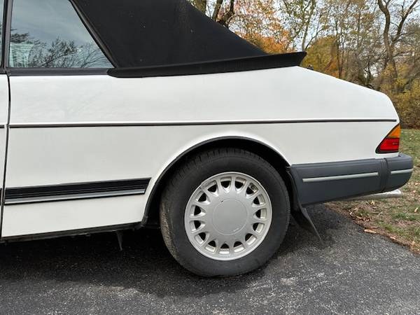 Used 1990 Saab 900 Turbo in Naugatuck, Connecticut | Riverside Motorcars, LLC. Naugatuck, Connecticut