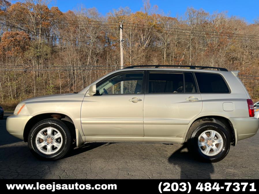 Used 2002 Toyota Highlander in North Branford, Connecticut | LeeJ's Auto Sales & Service. North Branford, Connecticut