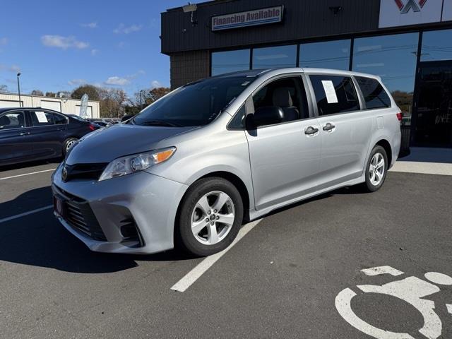 Used 2018 Toyota Sienna in Stratford, Connecticut | Wiz Leasing Inc. Stratford, Connecticut