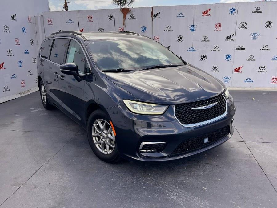 Used 2021 Chrysler Pacifica in Santa Ana, California | Auto Max Of Santa Ana. Santa Ana, California