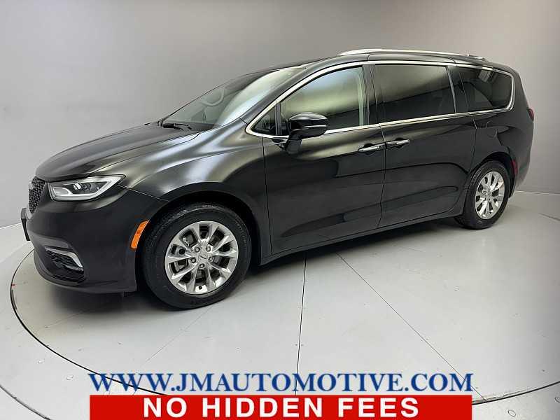 Used 2021 Chrysler Pacifica in Naugatuck, Connecticut | J&M Automotive Sls&Svc LLC. Naugatuck, Connecticut