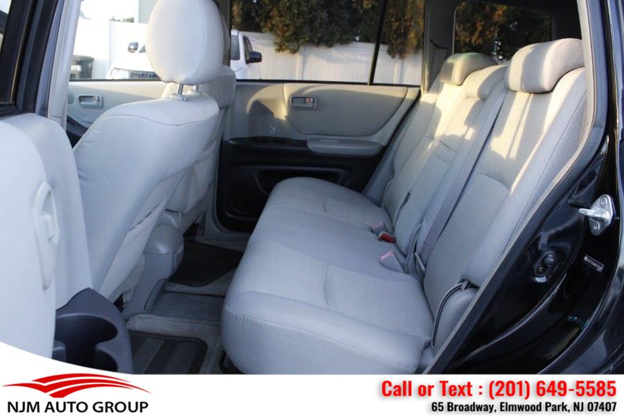 2006 Toyota Highlander 4dr V6 4WD w/3rd Row, available for sale in Elmwood Park, New Jersey | NJM Auto Group. Elmwood Park, New Jersey 2006 Toyota Highlander 4dr V6 4WD w/3rd Row, available for sale in Elmwood Park, New Jersey | NJM Auto Group. Elmwood Park, New Jersey