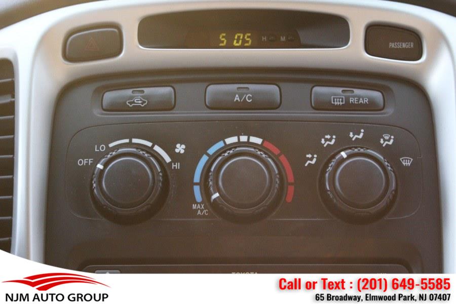 2006 Toyota Highlander 4dr V6 4WD w/3rd Row, available for sale in Elmwood Park, New Jersey | NJM Auto Group. Elmwood Park, New Jersey 2006 Toyota Highlander 4dr V6 4WD w/3rd Row, available for sale in Elmwood Park, New Jersey | NJM Auto Group. Elmwood Park, New Jersey