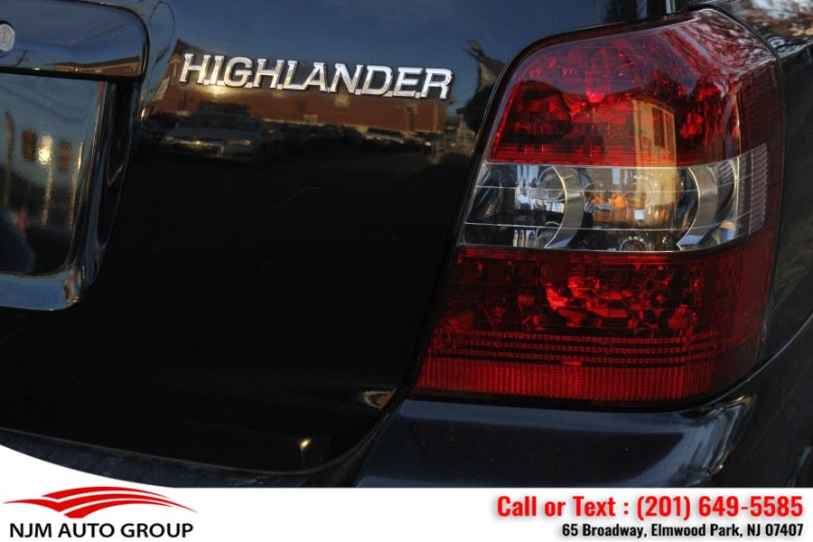 2006 Toyota Highlander 4dr V6 4WD w/3rd Row, available for sale in Elmwood Park, New Jersey | NJM Auto Group. Elmwood Park, New Jersey 2006 Toyota Highlander 4dr V6 4WD w/3rd Row, available for sale in Elmwood Park, New Jersey | NJM Auto Group. Elmwood Park, New Jersey