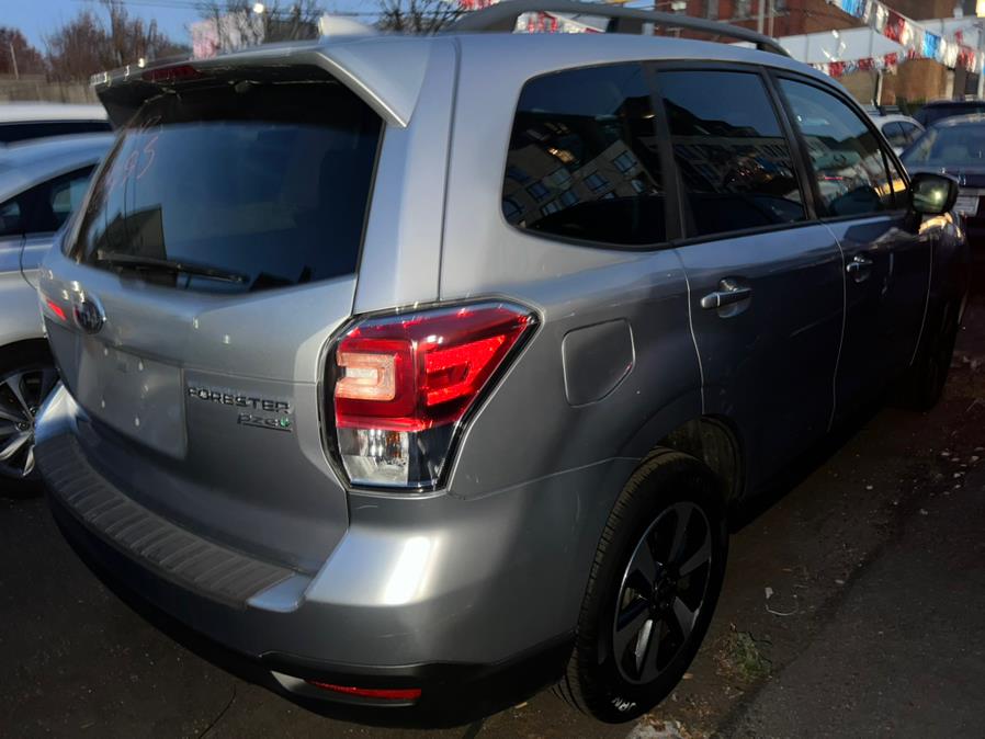 2017 Subaru Forester Premium photo 3