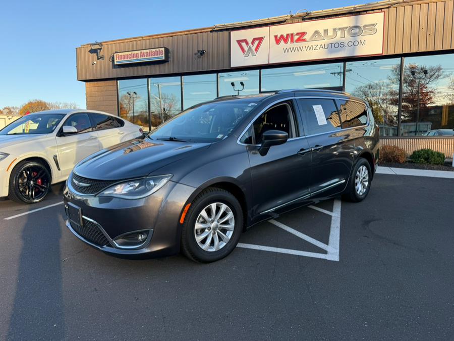 Used 2018 Chrysler Pacifica in Stratford, Connecticut | Wiz Leasing Inc. Stratford, Connecticut