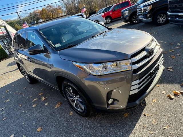 Used 2017 Toyota Highlander in Huntington Station, New York | Huntington Auto Mall. Huntington Station, New York