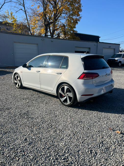 2018 Volkswagen Golf GTI SE photo 2