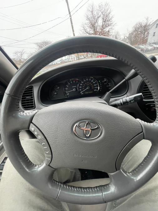 2005 Toyota Sequoia SR5 photo 15