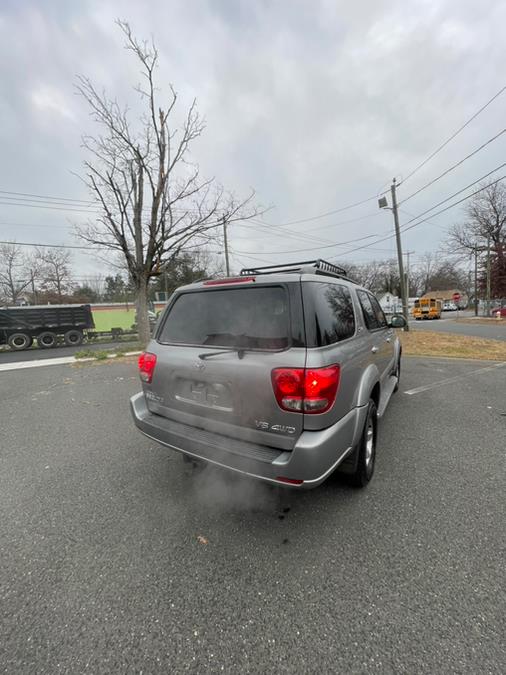 2005 Toyota Sequoia SR5 photo 4