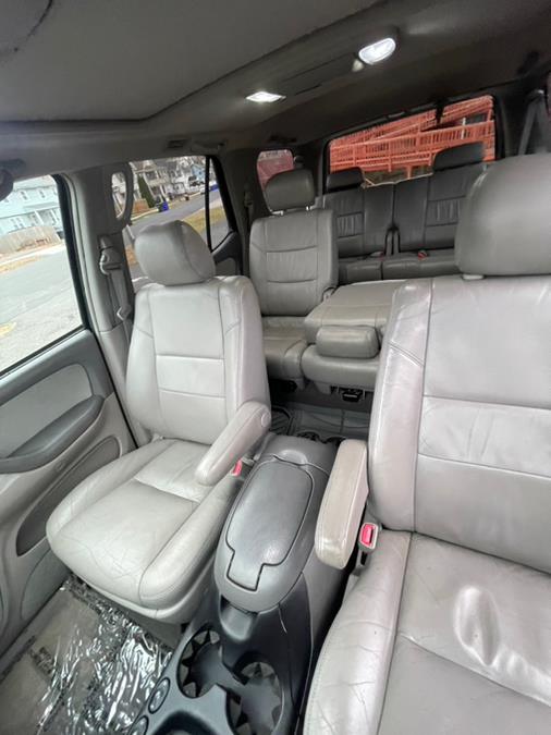 2005 Toyota Sequoia SR5 photo 18