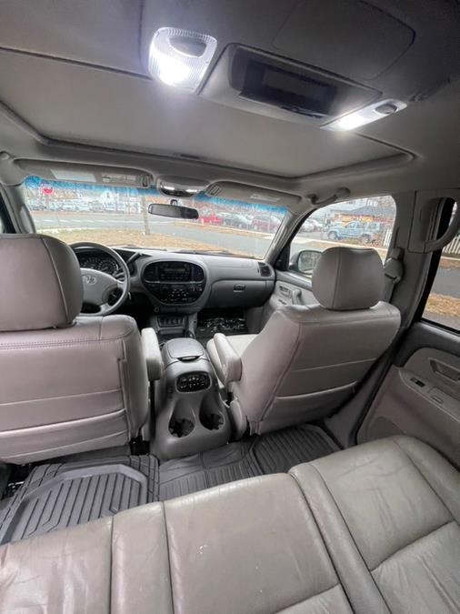 2005 Toyota Sequoia SR5 photo 10