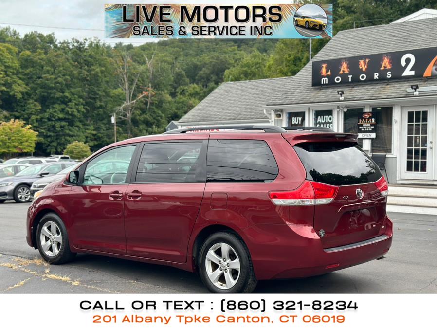 2013 Toyota Sienna LE photo 7