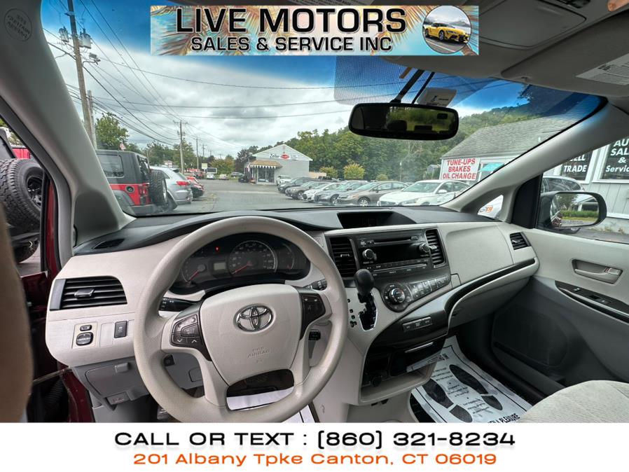 2013 Toyota Sienna LE photo 20