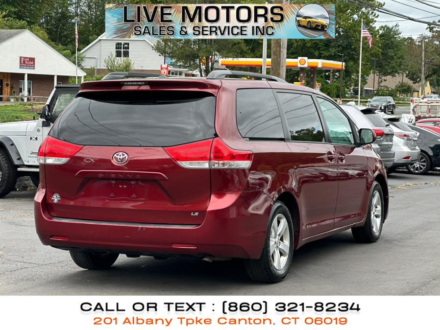 2013 Toyota Sienna LE photo 4