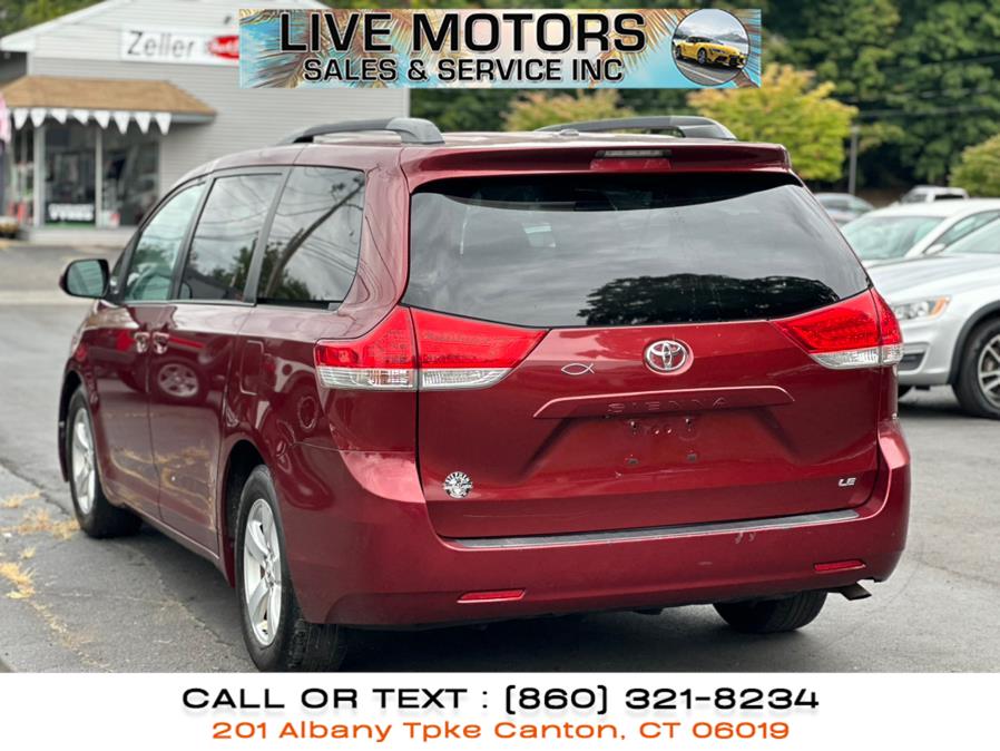 2013 Toyota Sienna LE photo 6