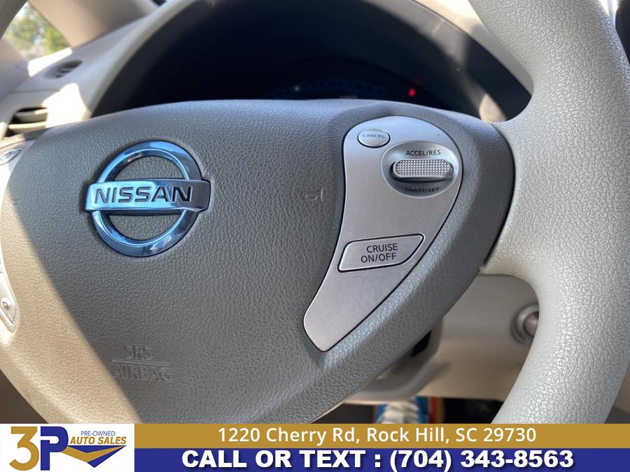 2011 Nissan LEAF SL photo 20