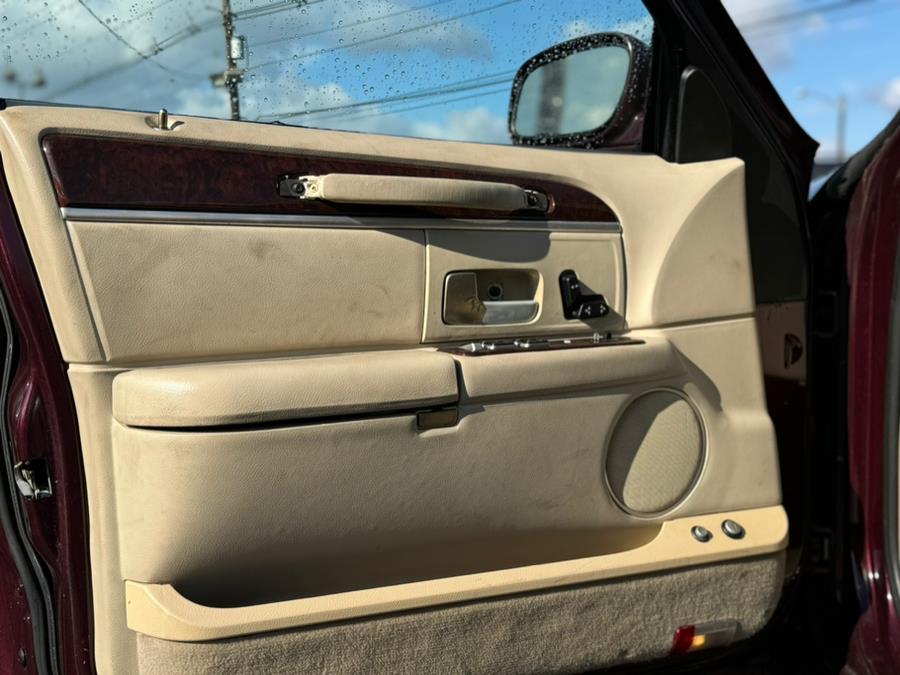 2007 Lincoln Town Car 4dr Sdn Signature, available for sale in BURLINGTON, New Jersey | Tri States Auto Group. BURLINGTON, New Jersey 2007 Lincoln Town Car 4dr Sdn Signature, available for sale in BURLINGTON, New Jersey | Tri States Auto Group. BURLINGTON, New Jersey