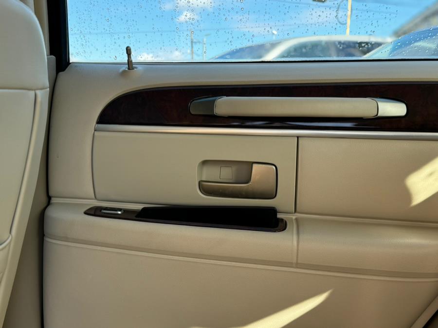 2007 Lincoln Town Car 4dr Sdn Signature, available for sale in BURLINGTON, New Jersey | Tri States Auto Group. BURLINGTON, New Jersey 2007 Lincoln Town Car 4dr Sdn Signature, available for sale in BURLINGTON, New Jersey | Tri States Auto Group. BURLINGTON, New Jersey