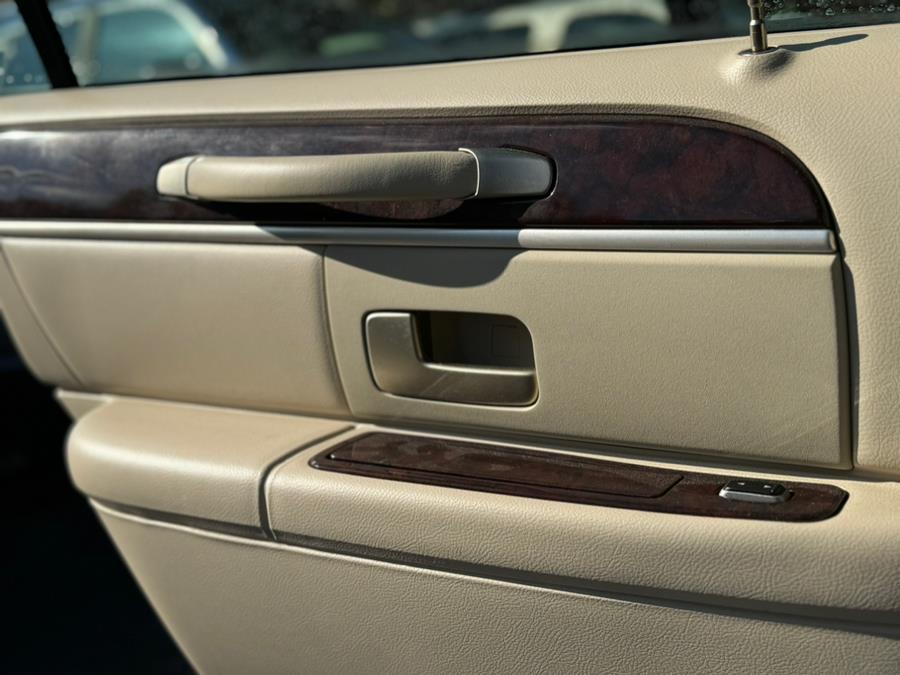 2007 Lincoln Town Car 4dr Sdn Signature, available for sale in BURLINGTON, New Jersey | Tri States Auto Group. BURLINGTON, New Jersey 2007 Lincoln Town Car 4dr Sdn Signature, available for sale in BURLINGTON, New Jersey | Tri States Auto Group. BURLINGTON, New Jersey