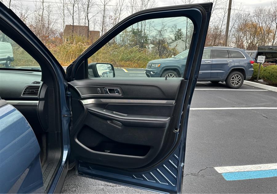 2018 Ford Explorer XLT 4WD, available for sale in Hempstead, New York | VIP Auto Credit Express. Hempstead, New York 2018 Ford Explorer XLT 4WD, available for sale in Hempstead, New York | VIP Auto Credit Express. Hempstead, New York