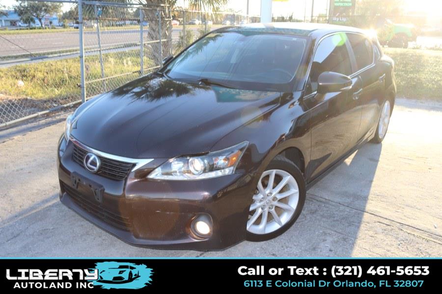 Lexus CT's photo