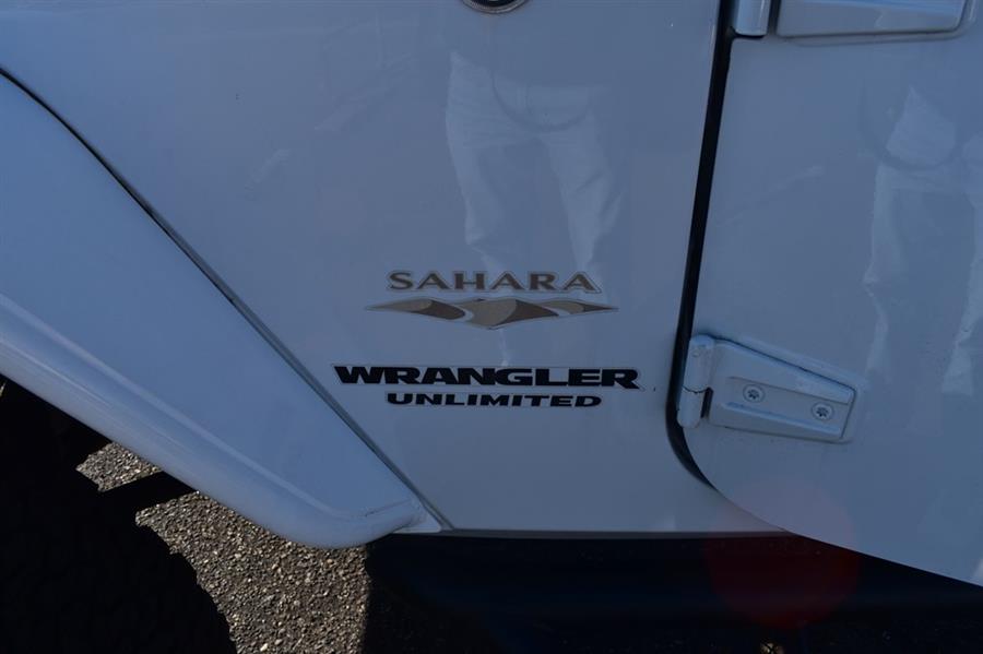 2014 Jeep Wrangler Unlimited Sahara photo 13