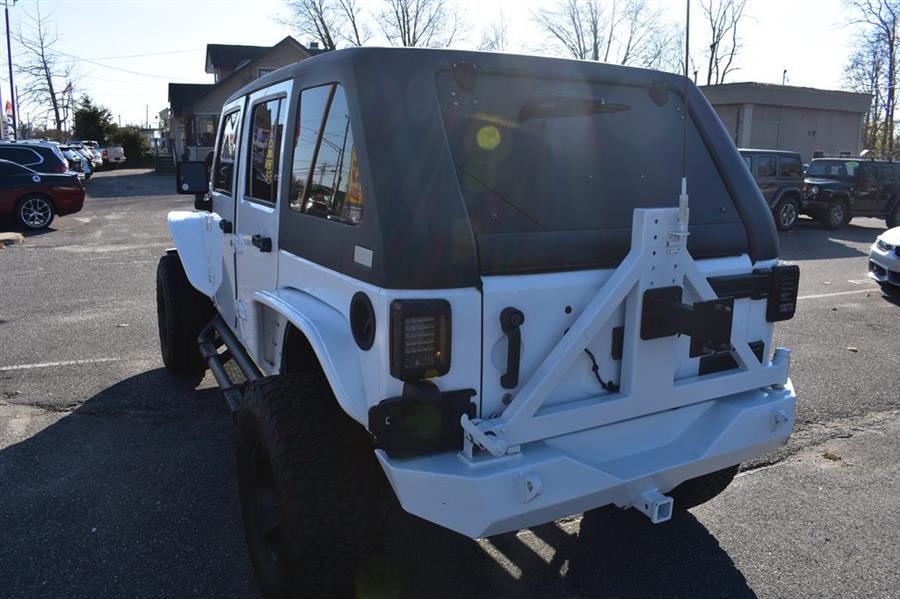 2014 Jeep Wrangler Unlimited Sahara photo 5