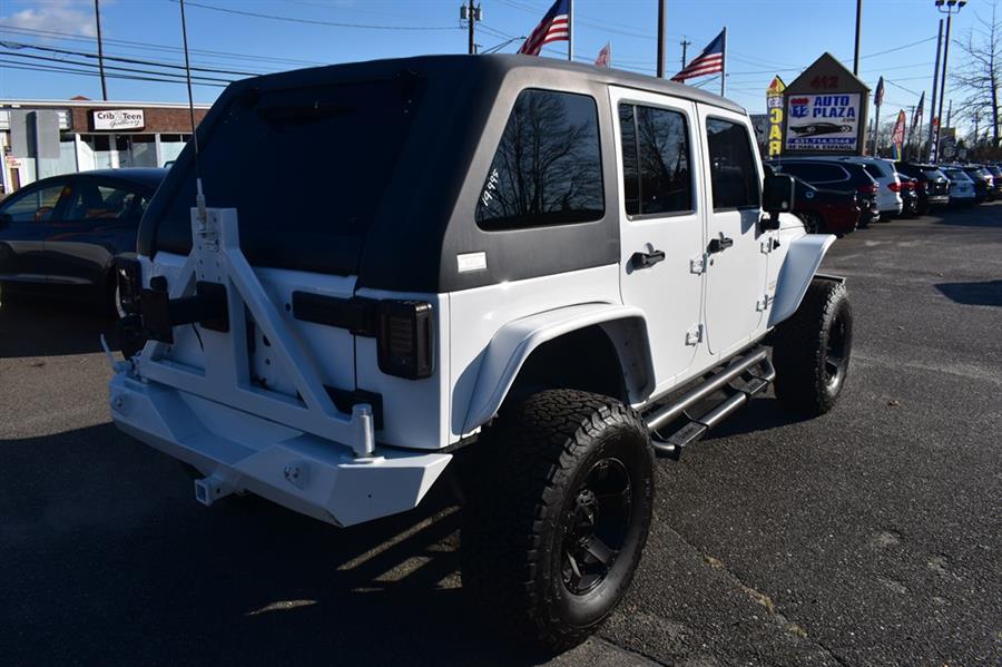 2014 Jeep Wrangler Unlimited Sahara photo 7