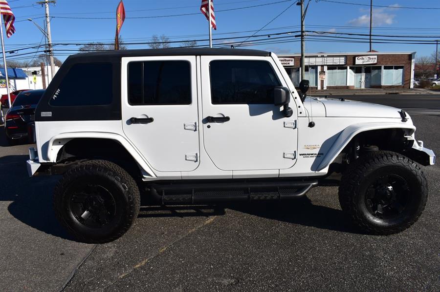 2014 Jeep Wrangler Unlimited Sahara photo 8