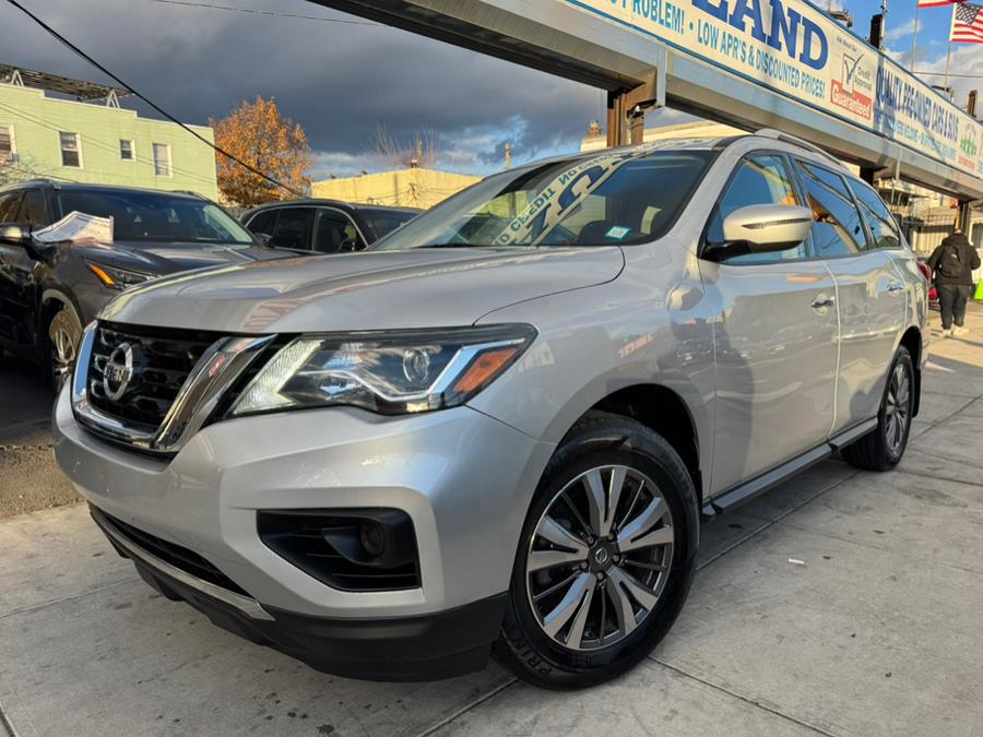 Used 2019 Nissan Pathfinder in Hempstead, New York | VIP Auto Credit Express. Hempstead, New York