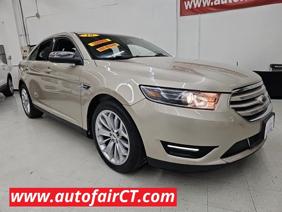 Ford Taurus's photo