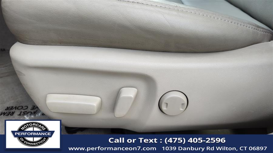 2014 Toyota Camry 4dr Sdn I4 Auto XLE, available for sale in Wilton, Connecticut | Performance Motor Cars Of Connecticut LLC. Wilton, Connecticut 2014 Toyota Camry 4dr Sdn I4 Auto XLE, available for sale in Wilton, Connecticut | Performance Motor Cars Of Connecticut LLC. Wilton, Connecticut