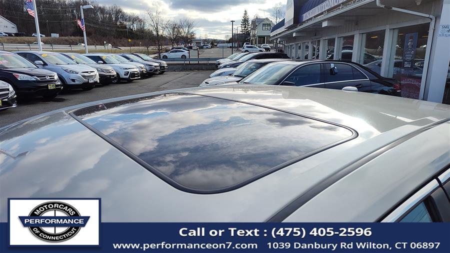 2014 Toyota Camry 4dr Sdn I4 Auto XLE, available for sale in Wilton, Connecticut | Performance Motor Cars Of Connecticut LLC. Wilton, Connecticut 2014 Toyota Camry 4dr Sdn I4 Auto XLE, available for sale in Wilton, Connecticut | Performance Motor Cars Of Connecticut LLC. Wilton, Connecticut