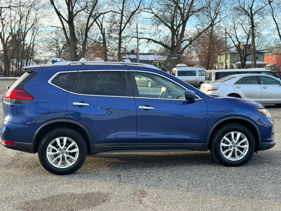 2017 Nissan Rogue SV photo 6