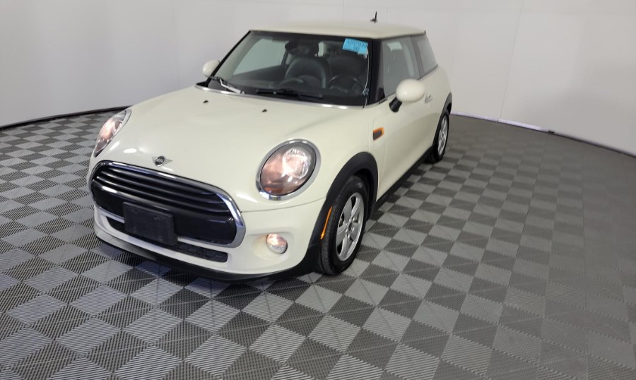 Used 2019 MINI Hardtop 2 Door in Hempstead, New York | VIP Auto Credit Express. Hempstead, New York